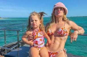 Família da influenciadora Virginia Fonseca e o cantor Zé Felipe foram em uma praia (Foto: Instagram/Virginia Fonseca)