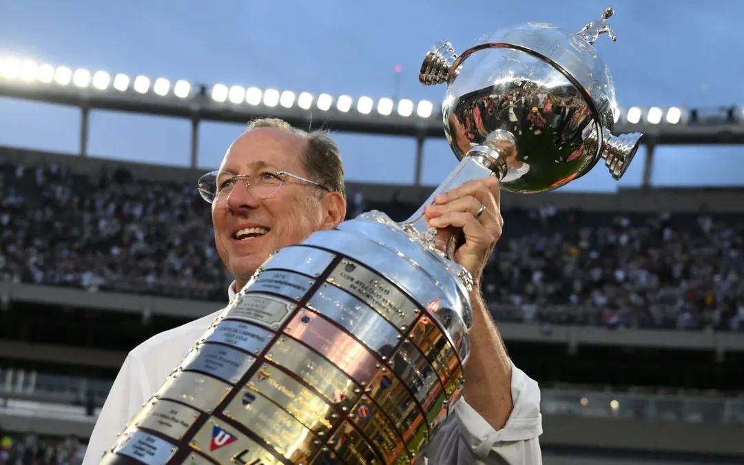 John Textor comemora título do Botafogo na Libertadores.