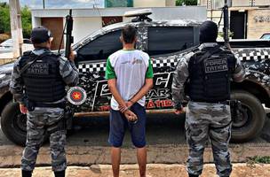 Porte ilegal de arma de fogo (Foto: Reprodução/PMPI)
