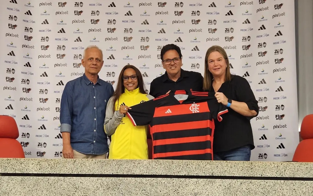 Rebeca Andrade renova contrato com o Flamengo