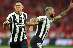 Savarino, jogador do Botafogo, comemora o gol sobre o Internacional, pelo Brasileirão (Foto: Vitor Silva/Botafogo)