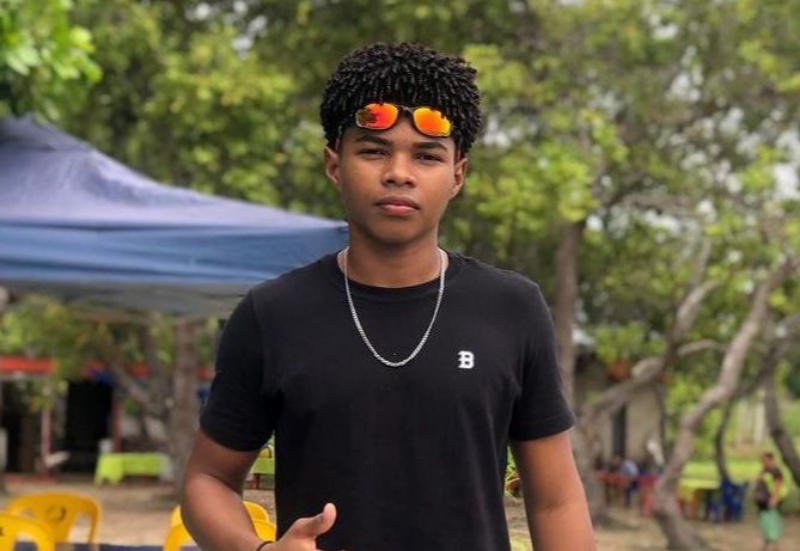 Adolescente desaparece após virar canoa