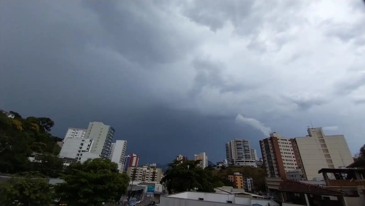 Alerta de ventos fortes e chuvas intensas