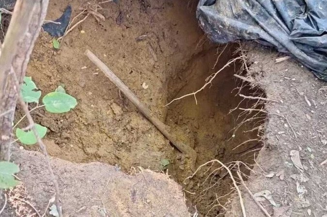 Buraco onde os fugitivos ficaram escondidos por 7 dias