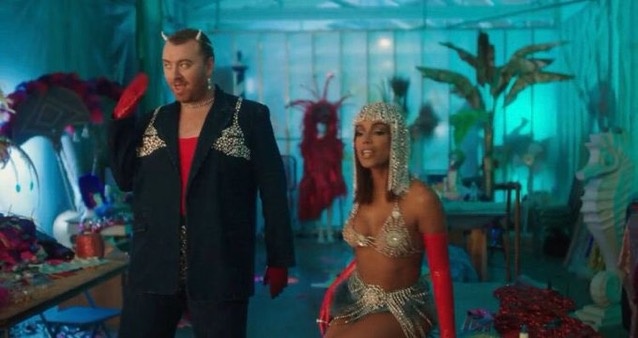 Cena do videoclipe da música “I Wanna Be”