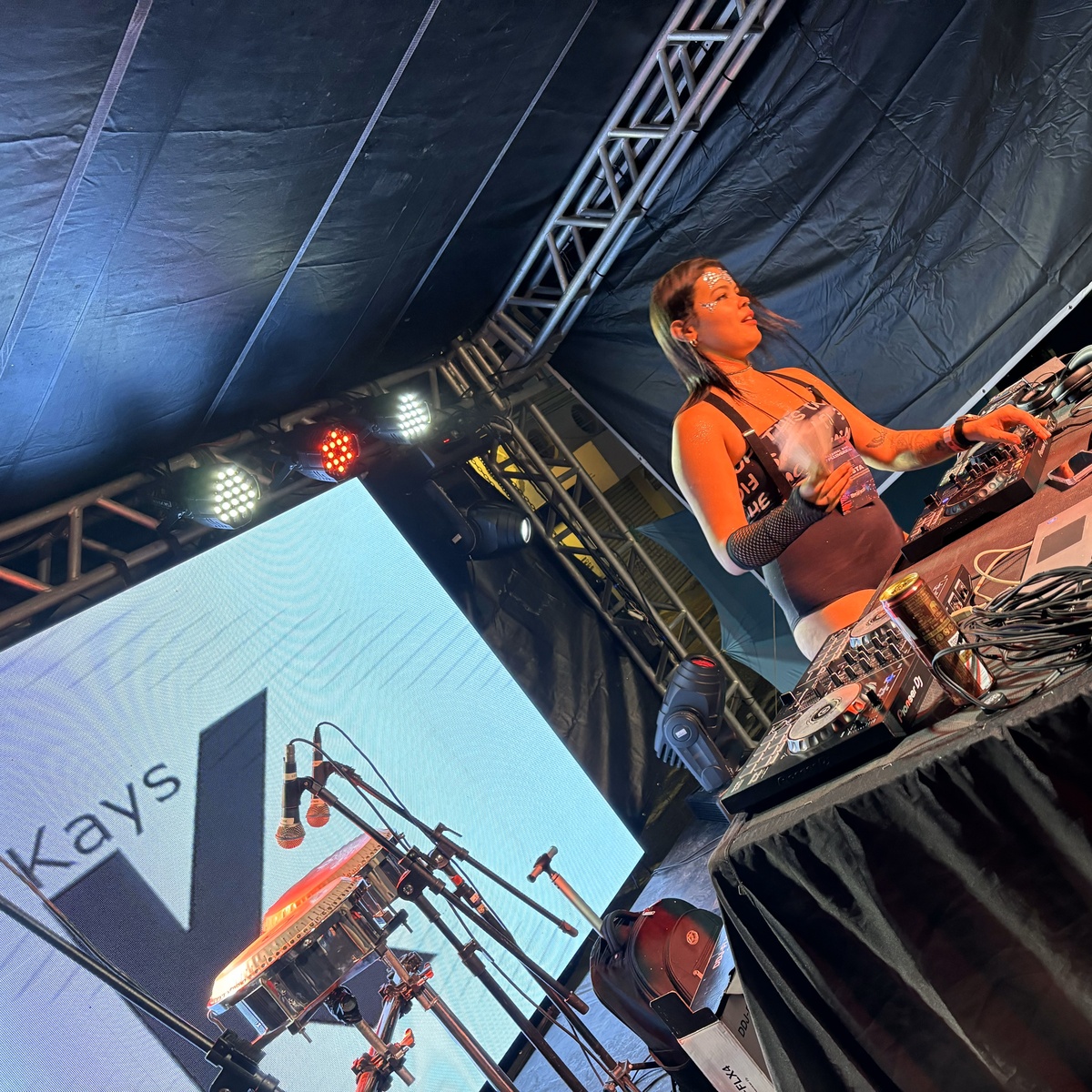 @djkays_ no Carnaval do 7 Multiversos, do Stouradas.