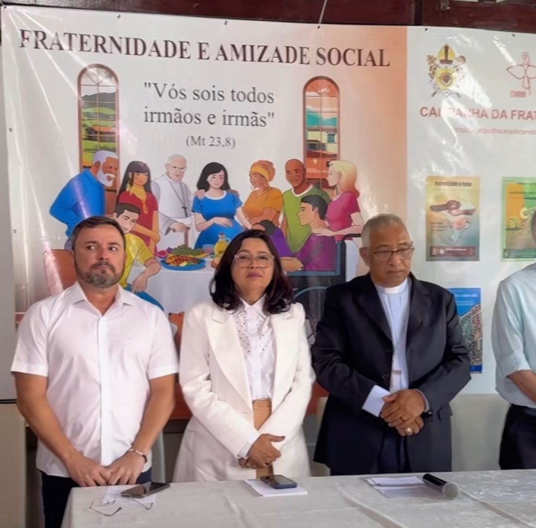 Fábio Novo se aproveitando da solenidade da Campanha da Fraternidade que era só para a mídia
