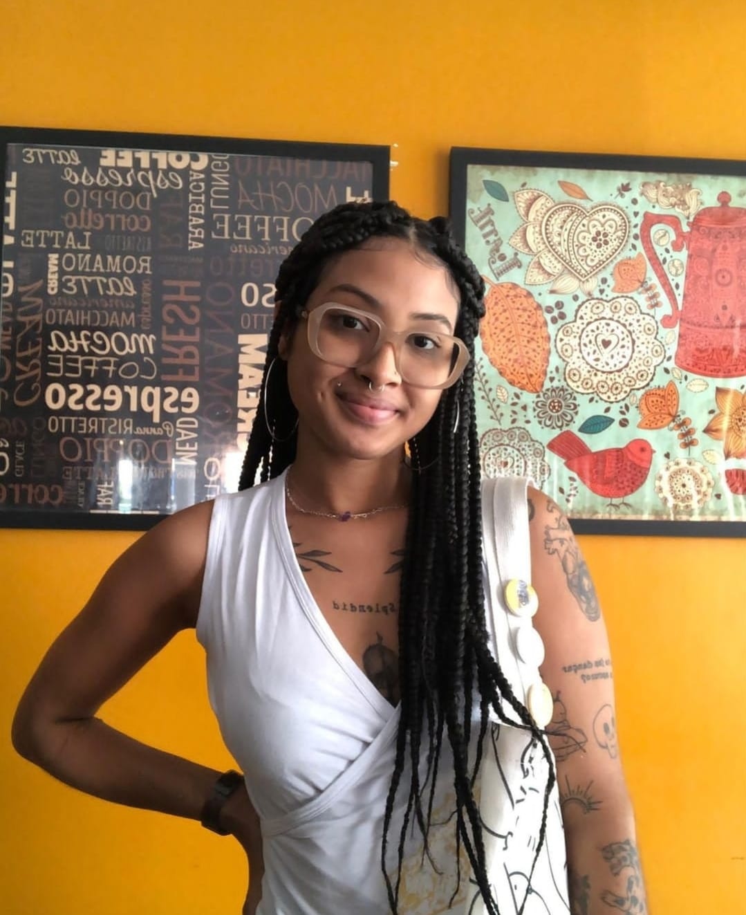 Kamila é estudante de história, trancista e tem seu próprio negócio.