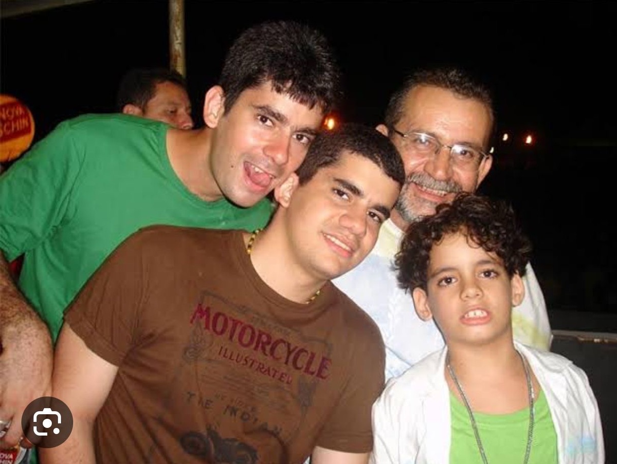 Marcus Peixoto e os filhos Thiago, Márcio e Vinícius. A Micarina de Esperantina foi criada por ele