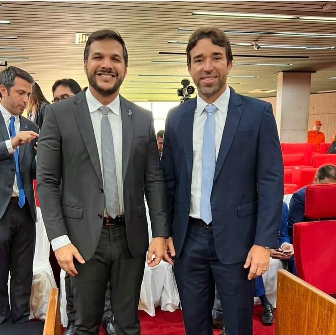 Marden Menezes não larga mais as “autoridades” . Sempre que vê um secretário cola logo.