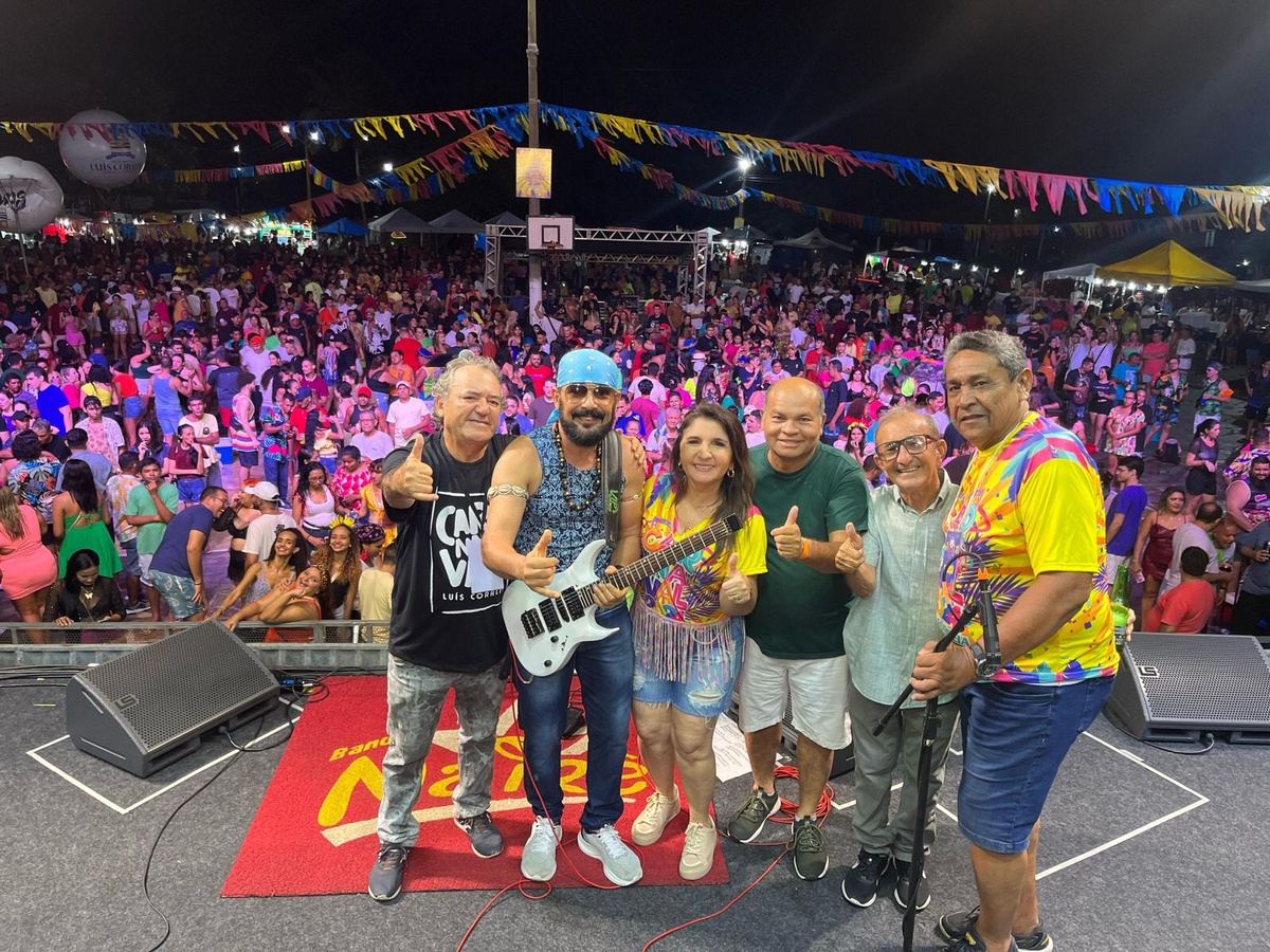 Olodum agita multidão em Carnaval de Luís Correia