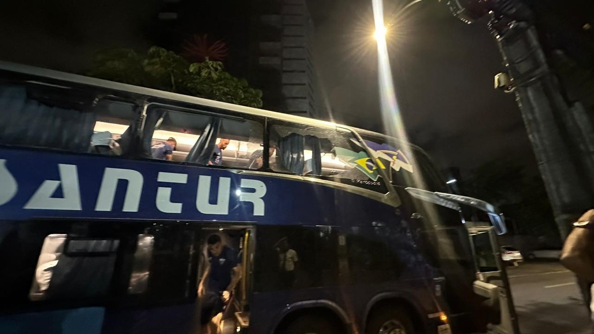 Ônibus do Fortaleza sofreu ataque e deixou jogadores com múltiplas lesões