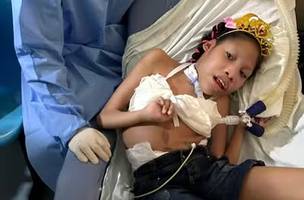 Rafael de Castro Lima se tornou o príncipe da paciente Francisca Joseane, na festa de debutante realizada no hospital (Foto: Reprodução)