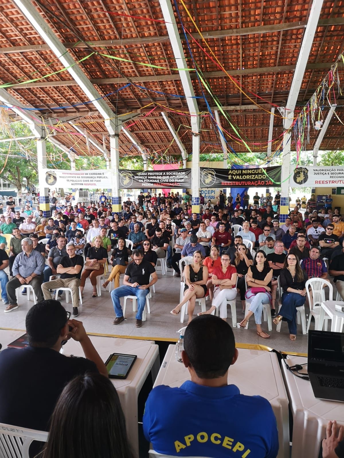 Reunião dos policiais civis do Piaui neste sábado decidiu enfrentar o governo para atender as reivindicações