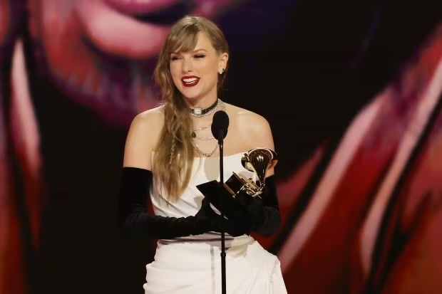 Taylor Swift entra pra história e se torna a primeira artista a ganhar o “Álbum do ano” pela 4ª vez