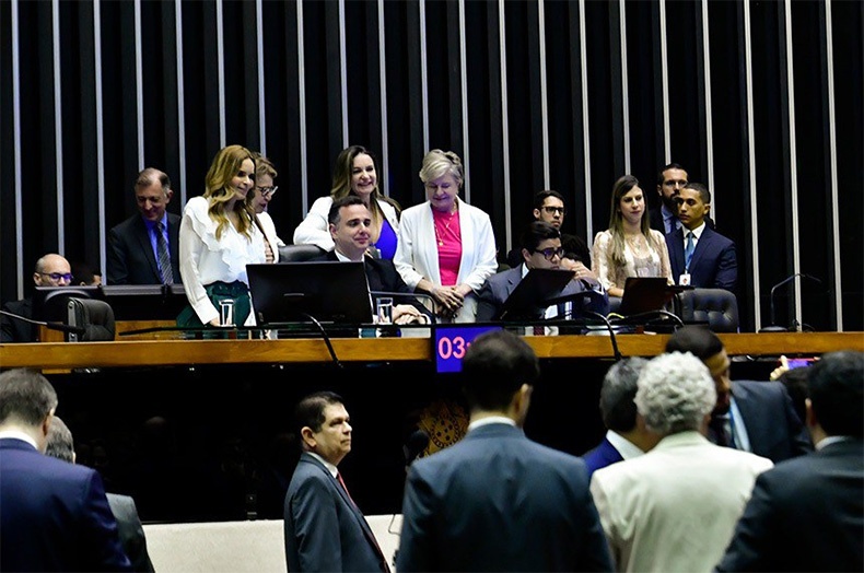 voltam ao trabalho
