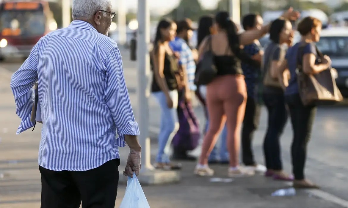 Antecipação do 13º para aposentados e pensionistas