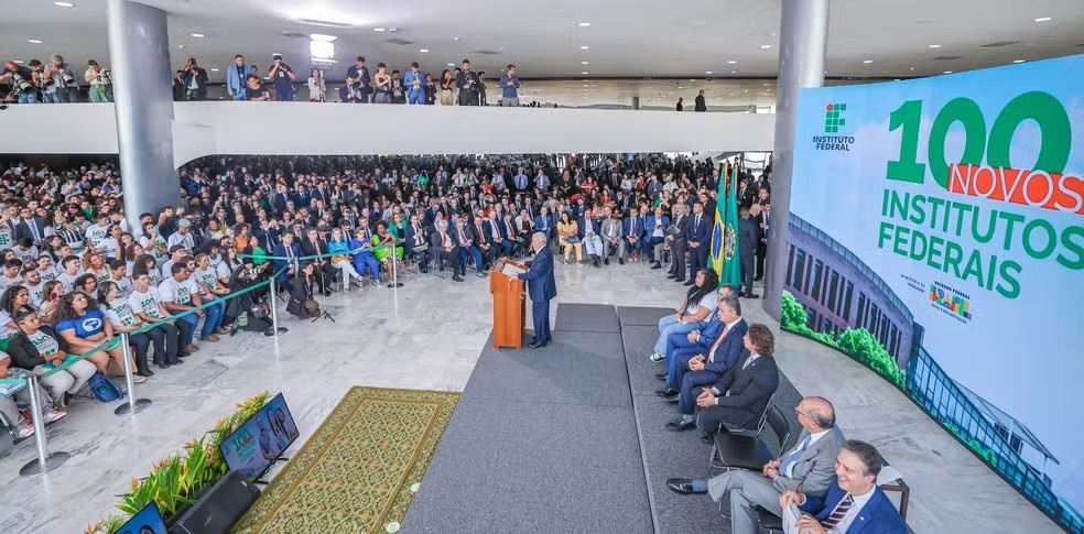 Anúncio de construção de 100 Institutos Federais