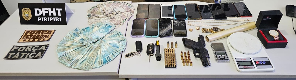 Apreendidos celulares, dinheiro, arma e munições
