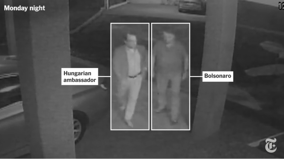 Bolsonaro chegando na embaixada da Hungria