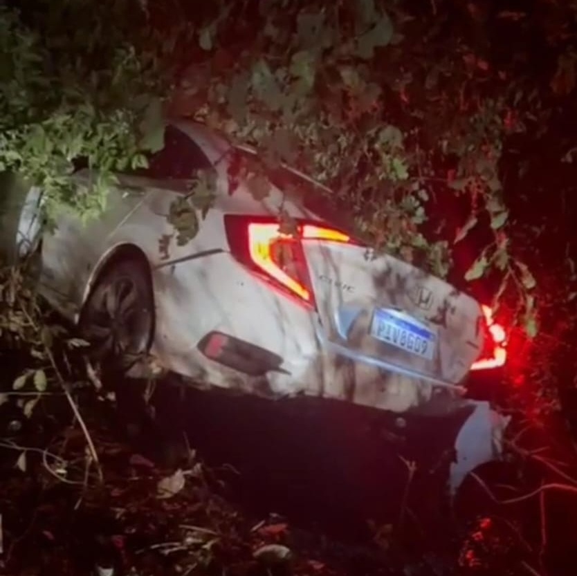 Carro levado em assalto