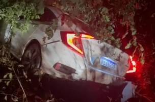 Carro levado em assalto (Foto: Reprodução)