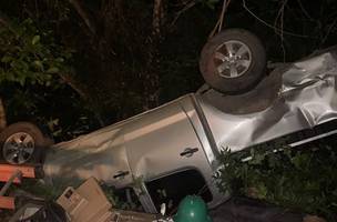 Carro perde controle e capota em União (Foto: Rede Social)