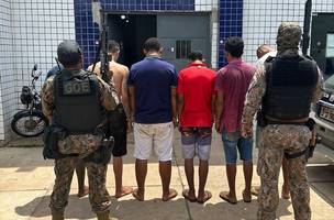 Dos sete criminosos que estavam no local, um conseguiu escapar. (Foto: Reprodução)