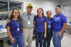 Dr. Pessoa e funcionárias da Ferro Norte (Foto: Reprodução)