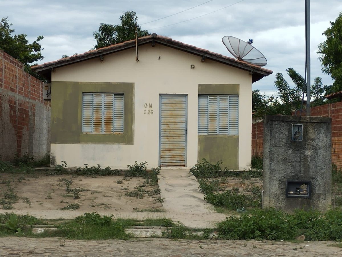É em Piripiri a sede da empresa fornecedora da prefeitura de Brasileira. Fechada.