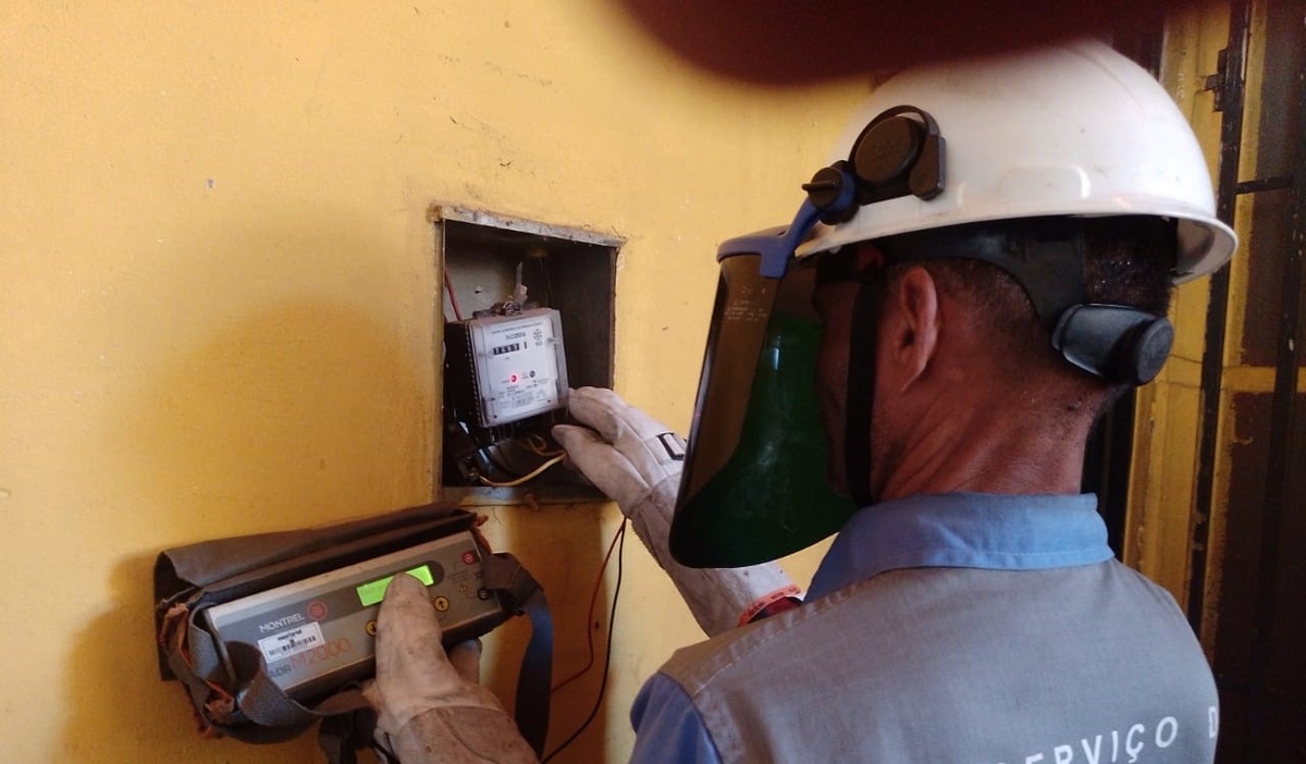 Fiscalização contra furto de energia elétrica