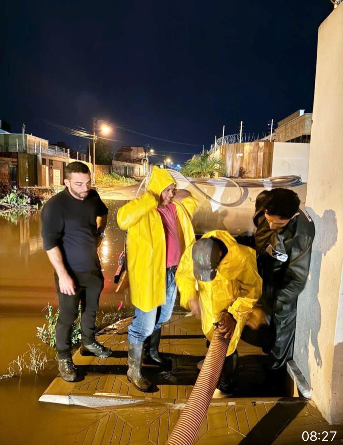 Francisco Emanoel (de preto) em serviço de emergência na cidade. Para mostrar eficiência