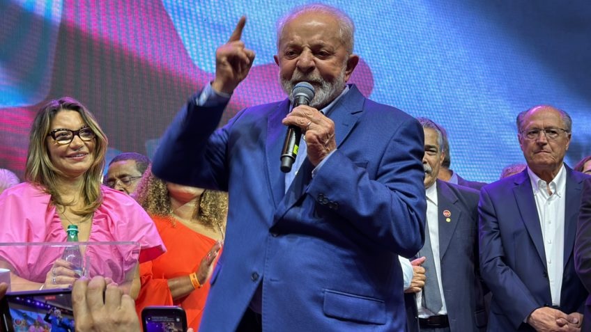 Lula critica liberdade provisória concedida a Daniel Alves