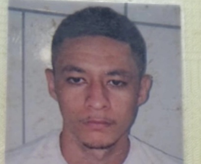 Maxwell Vitor, morto com vários tiros de arma de fogo