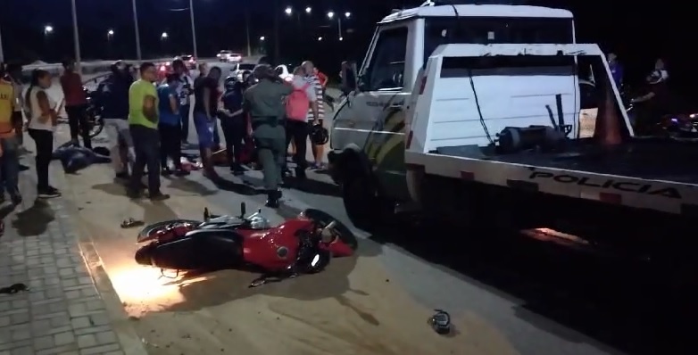 Moto é atingida por caminhão reboque na zona Sul de Teresina