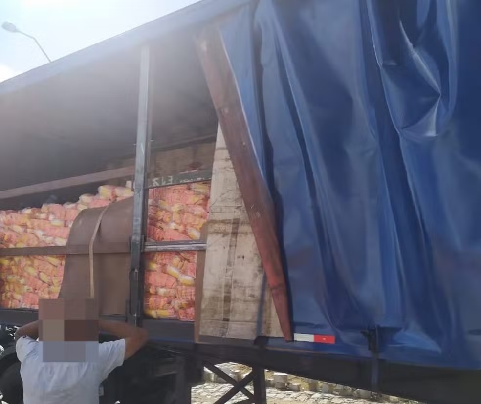 Motorista de caminhão é preso com 66 toneladas de carga roubada