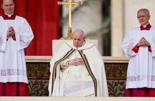 Papa Francisco durante celebração da missa de Páscoa neste domingo (31) (Foto: Divulgação)