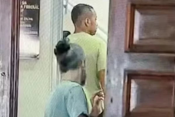 Robinho chega na penitenciária de Tremembé para dar início ao cumprimento da pena