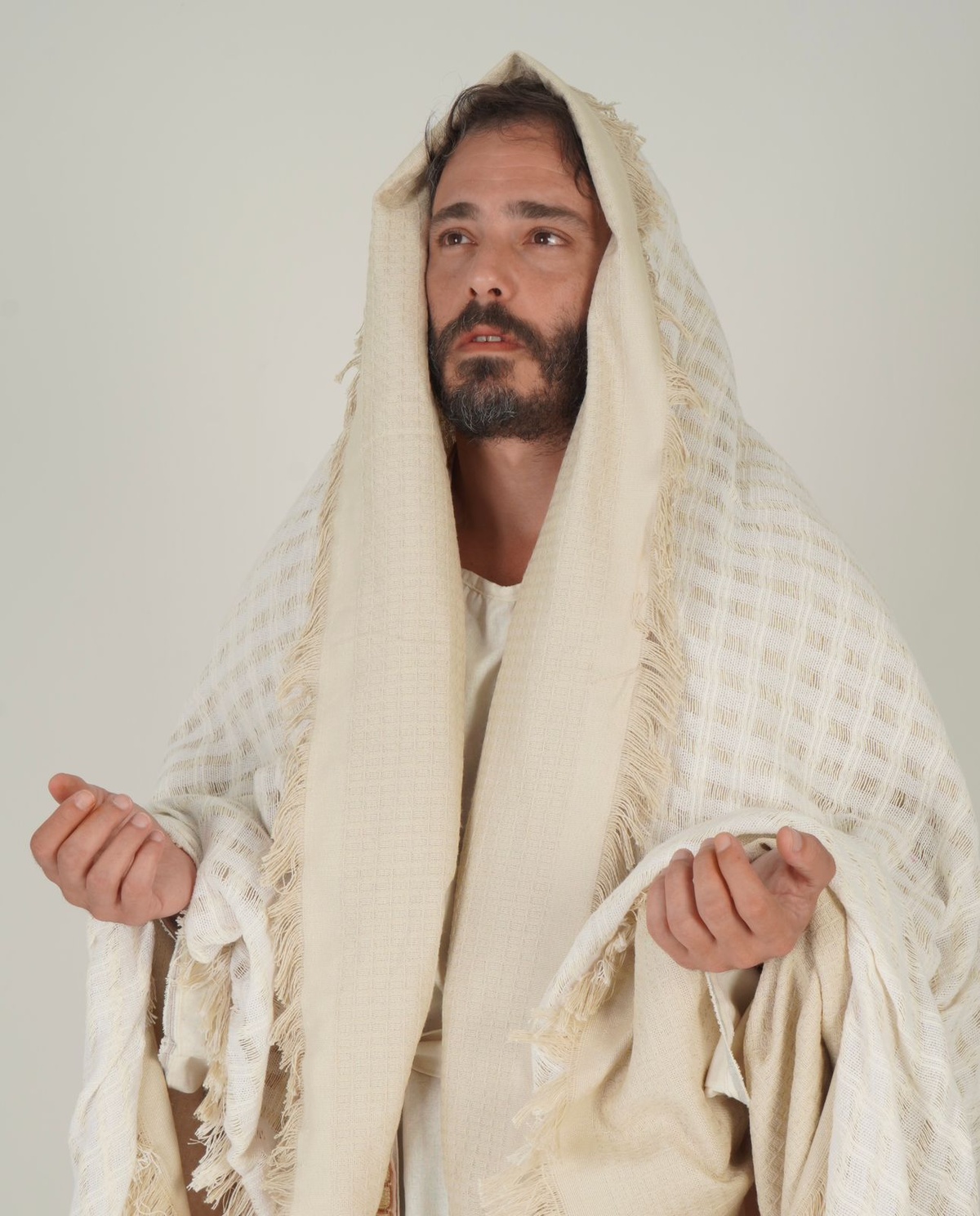 Thiago Rodrigues interpreta Jesus no espetáculo A Paixão de Cristo