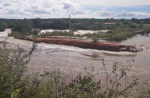 Barragem rompida em Massapê do Piauí (Foto: Reprodução)