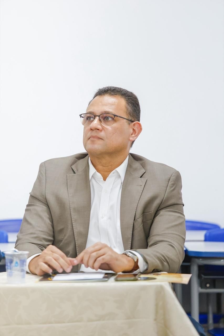 Delegado Riedel Batista e o livro sobre segurança municipal