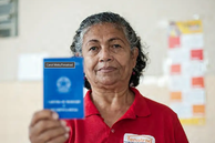 Projeto prevê até cinco parcelas de seguro-desemprego para domésticas
