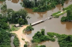 Foram usados explosivos para derrubarem a ponte. (Foto: Reprodução/Polícia Federal)