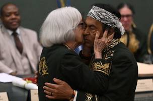 Krenak recebeu o colar dos imortais de Fernanda Montenegro (Foto: Reprodução/Internet)