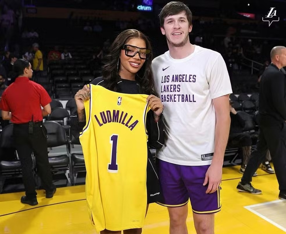 Ludmilla e o jogador Austin Reaves, dos Lakers