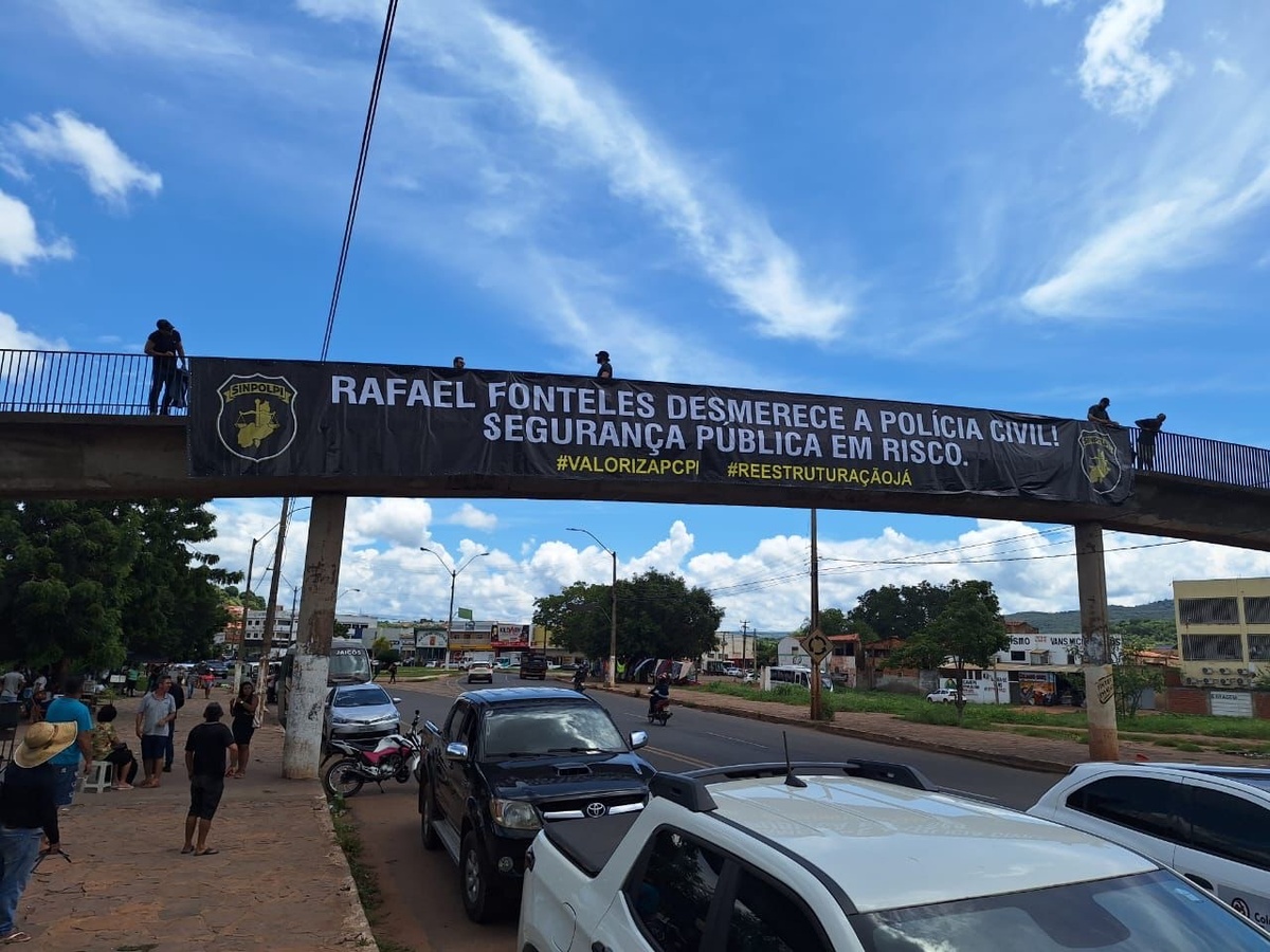 No quarto protesto da operação Prelúdio, os policiais foram longe de Teresina. A faixa está num viaduto de Picos