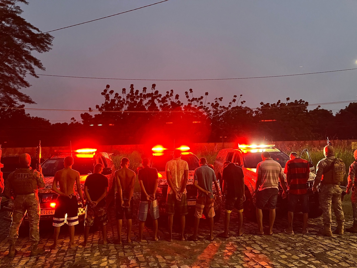 Nove suspeitos, incluindo cinco adolescentes, foram capturados suspeitos de participação no duplo homicídio de pai e filha na zona Sul de Teresina