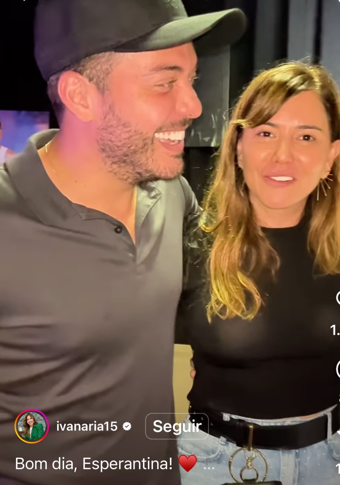 O poder de um grande cache: Safadao sendo garoto propaganda da prefeita Ivanaria em Esperantina. Contrato garantido para próximos eventos