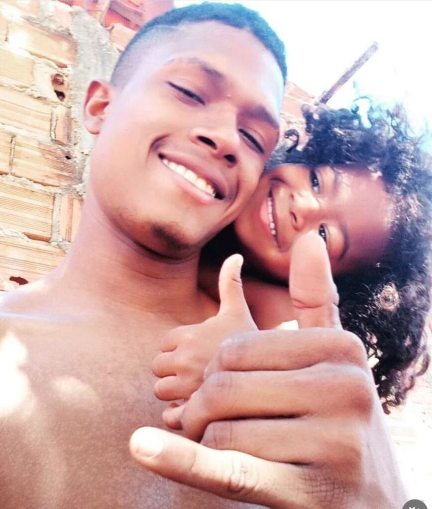 Pai e filha foram alvejados durante um ataque à residência da família, que tinha como alvo o pai
