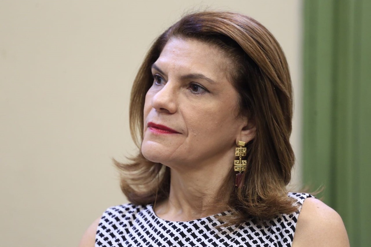 Professora Nadir Nogueira enfrenta forte oposição na universidade que ela quer reconstruir